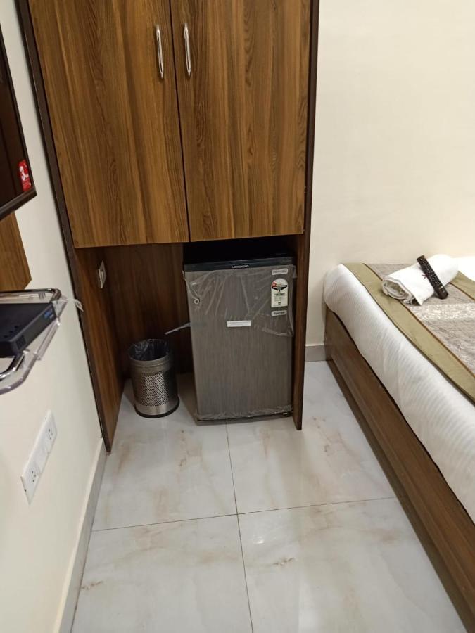 Hotel Ashyana Mumbai Bagian luar foto