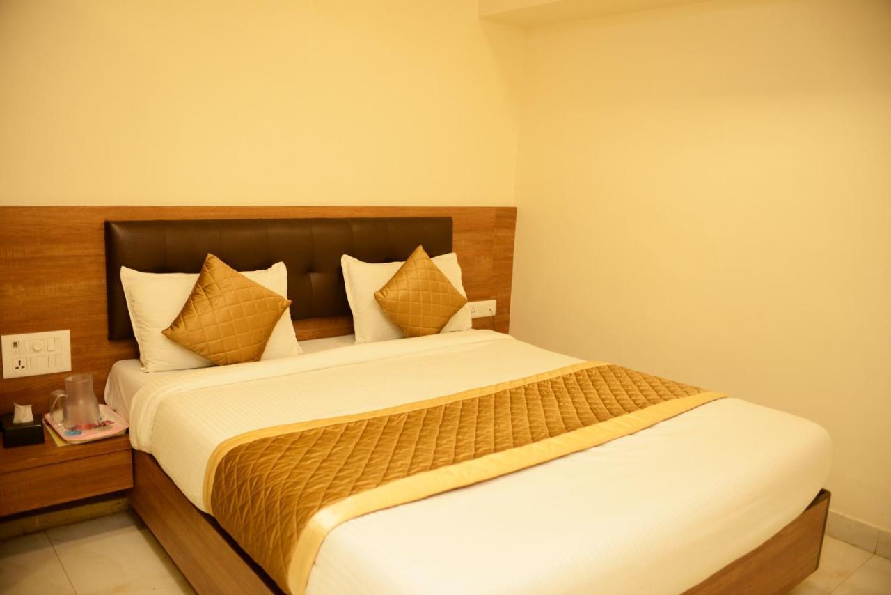 Hotel Ashyana Mumbai Bagian luar foto