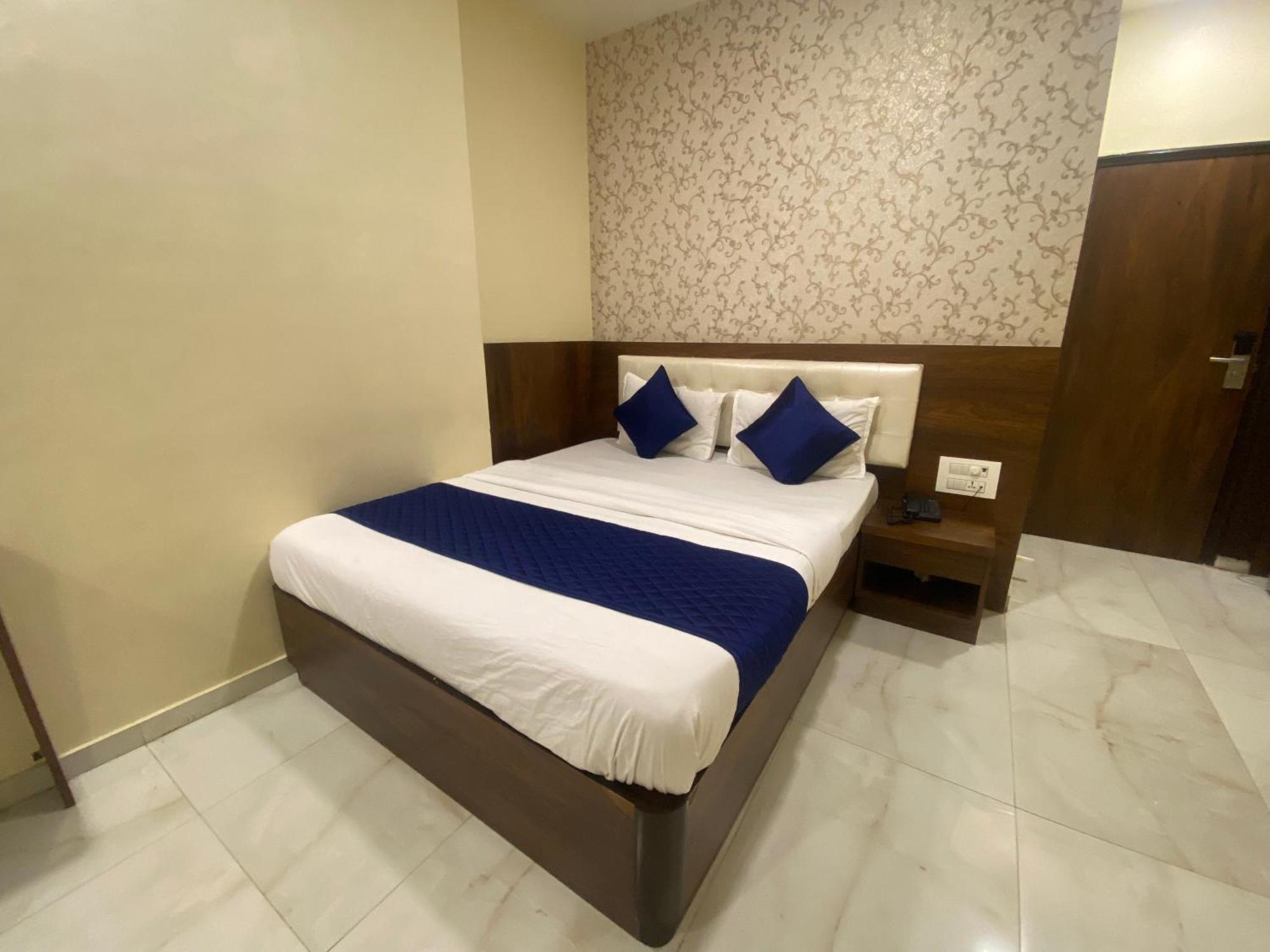 Hotel Ashyana Mumbai Bagian luar foto